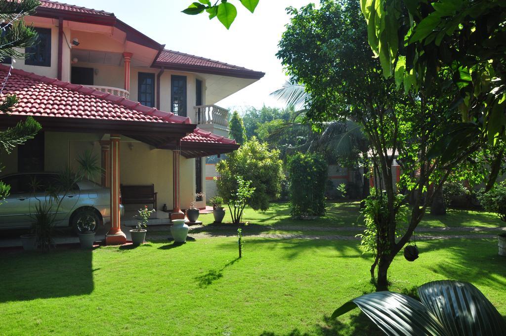 Sugandi Inn Kochchikade Экстерьер фото